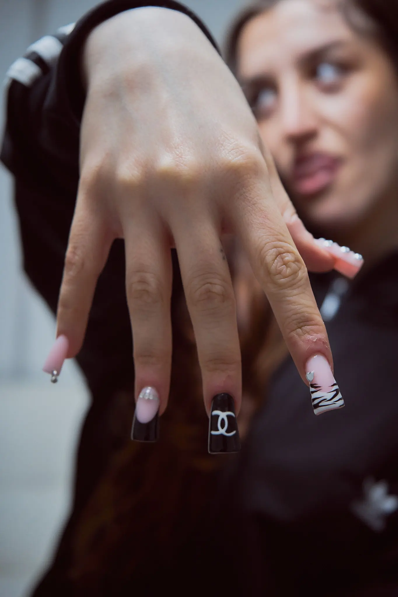 Diseño de uñas en Consentía Studio